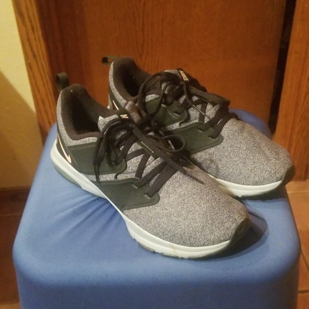 Nike Air Bella Training sneakers size 8